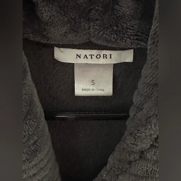 Natori plush robe. Size S. Excellent condition. Hardly used! - Picture 2 of 4